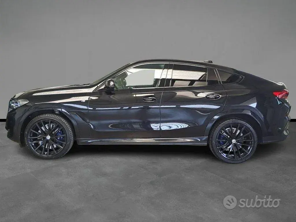 Usata BMW X6 M Sport 340 CV (250 kW) 2022 Nero / metallizzato SUV