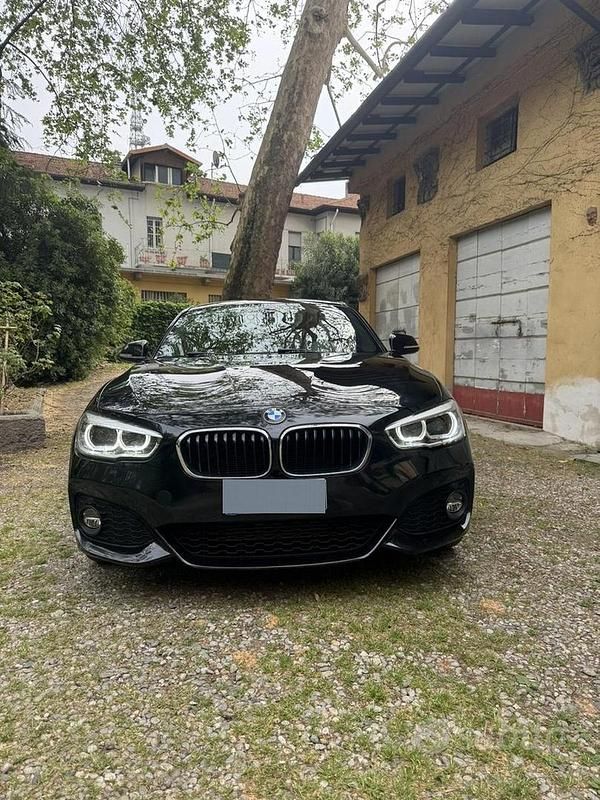 Begagnad BMW 118 2017 Svart Halvkombi