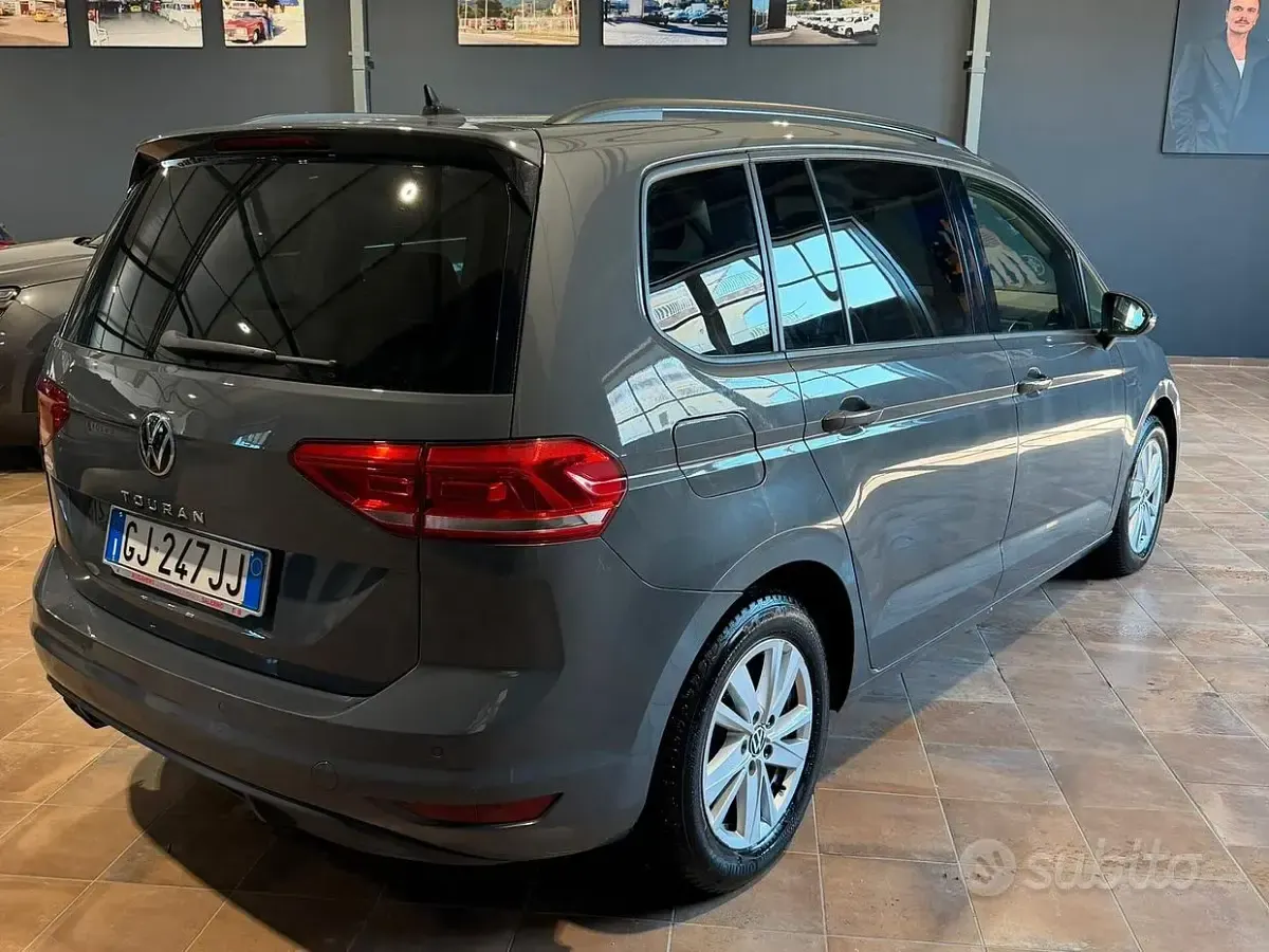 Usata VW Touran 150 CV (110 kW) 2022 Grigio Monovolume