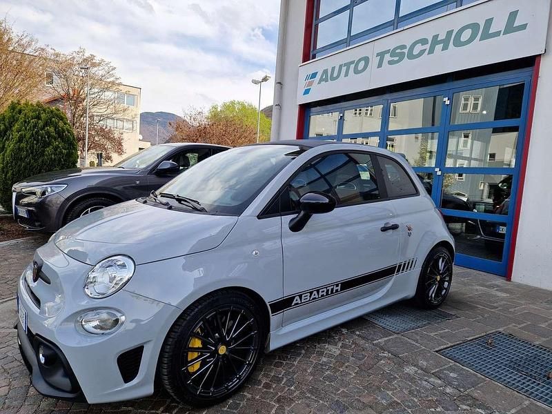 Usata Abarth 595C Competizione 179 CV (131 kW) 2021 Campovolo grau Cabrio