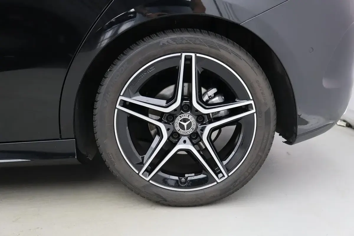 Usata Mercedes B180 Advanced Plus 116 CV (85 kW) 2023 Nero Utilitaria