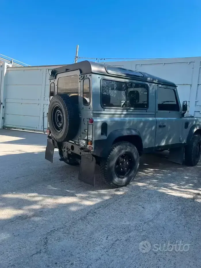 Usado Land Rover Defender 86 HP (63 kW) 2000 SUV