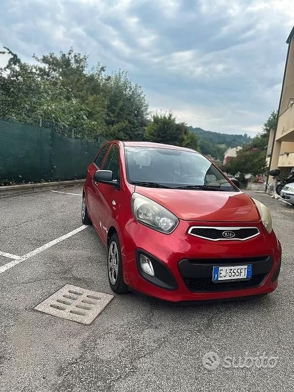Usata Kia Picanto Style 69 CV (50 kW) 2011 Rosso Utilitaria