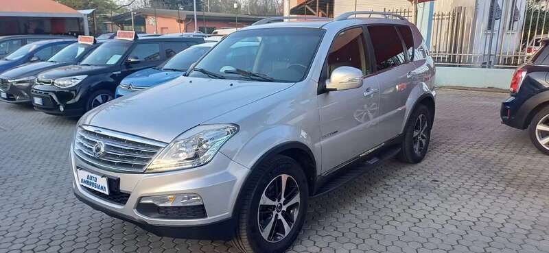 Argento Usata 2016 Ssangyong Rexton SUV | 7900 € (Ottimo prezzo) - Immagine 1/4