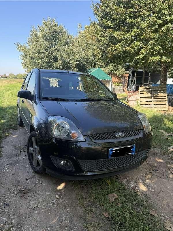 Usata Ford Fiesta Ghia 75 CV (55 kW) 2007 Utilitaria