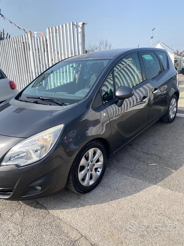 Usata Opel Meriva Cosmo 100 CV (73 kW) 2010 Grigio Monovolume
