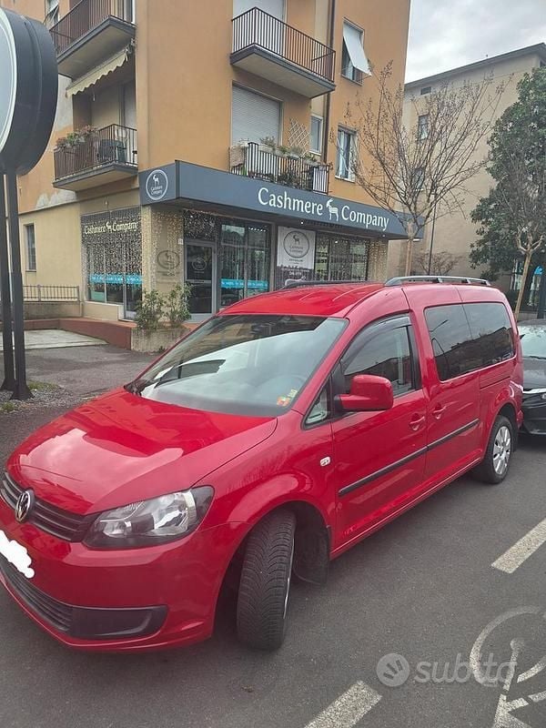 Begagnad VW Caddy 102 HK (75 kW) 2011 Röd Minibuss