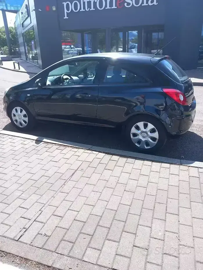 Usata Opel Corsa 75 CV (55 kW) 2011 Nero Utilitaria