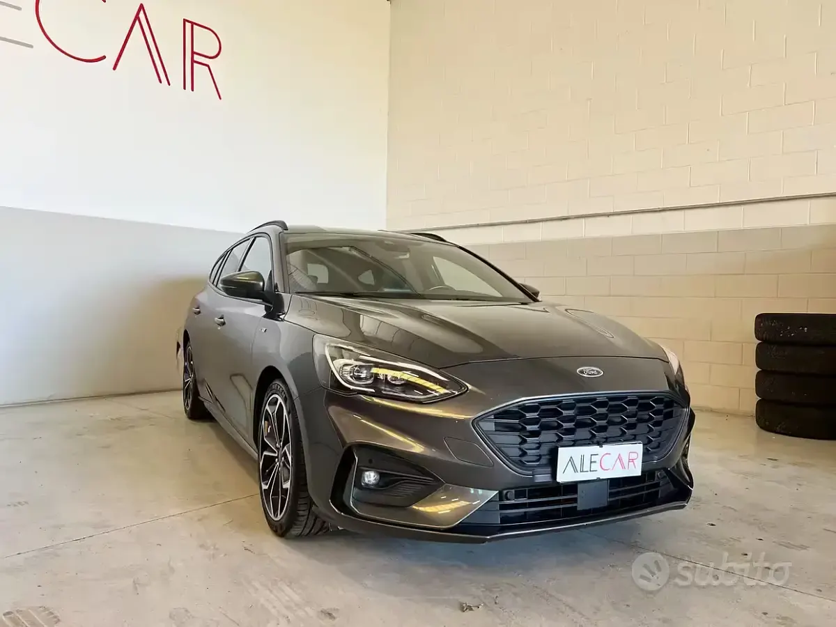Usata Ford Focus ST-Line 120 CV (88 kW) 2021 Grigio scuro Station wagon