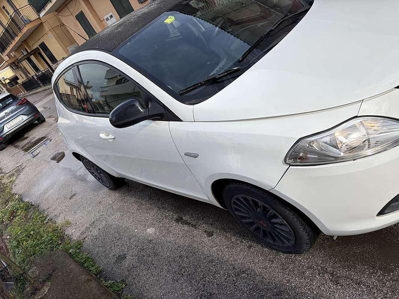 Usata Lancia Ypsilon 69 CV (50 kW) 2014 Utilitaria