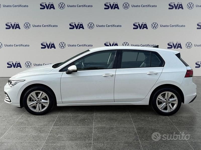Usata VW Golf VIII Life 116 CV (85 kW) 2023 Bianco Berlina