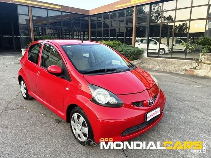 Usata Toyota Aygo Sol 54 CV (39 kW) 2007 Rosso Utilitaria