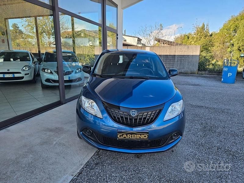 Usata Lancia Ypsilon Gold 69 CV (50 kW) 2024 Blu Utilitaria