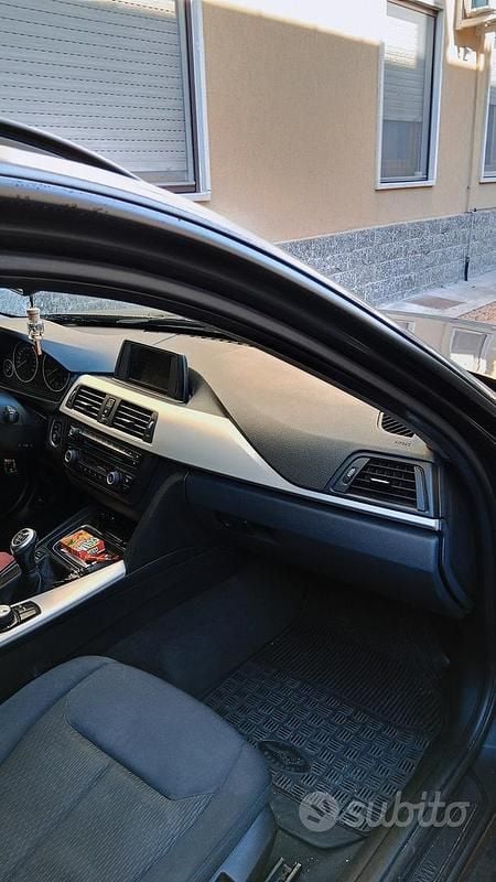 Usata BMW 318 143 CV (105 kW) 2013 Grigio Station wagon