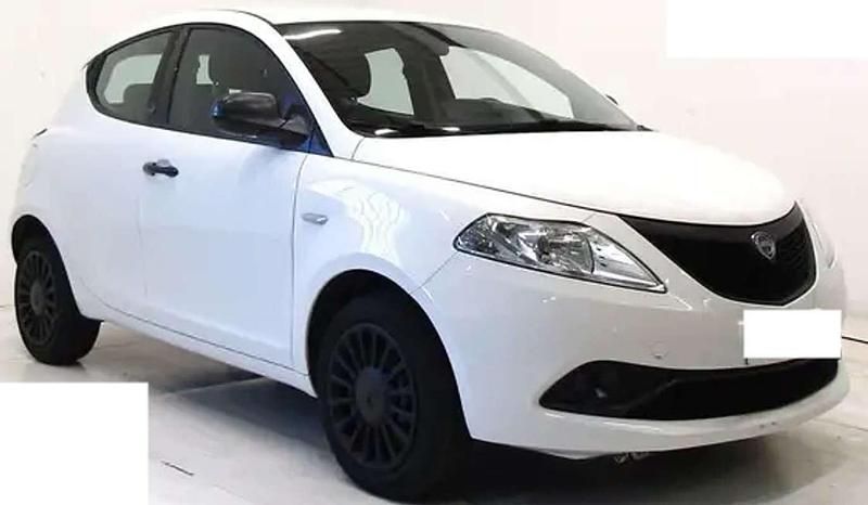 Usata Lancia Ypsilon Silver 69 CV (50 kW) 2020 Bianco Utilitaria