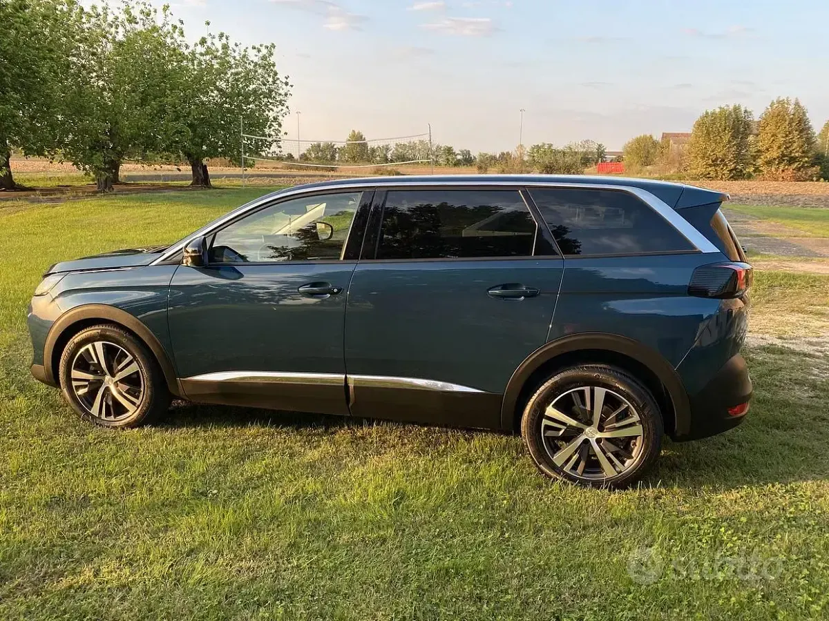 Usata Peugeot 5008 131 CV (96 kW) 2022 Blu SUV
