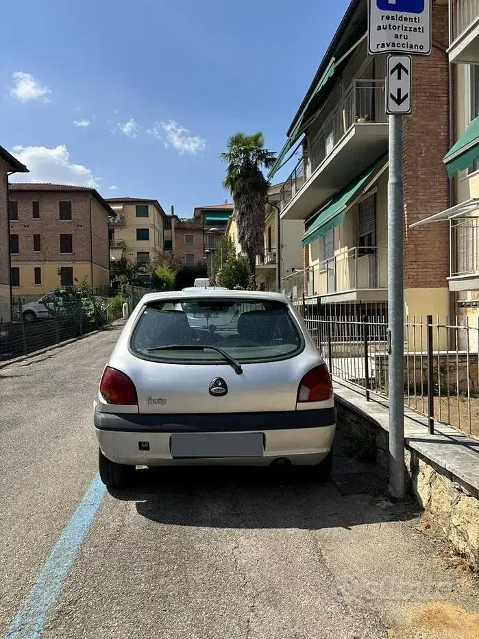 Usata Ford Fiesta 75 CV (55 kW) 2000 Utilitaria