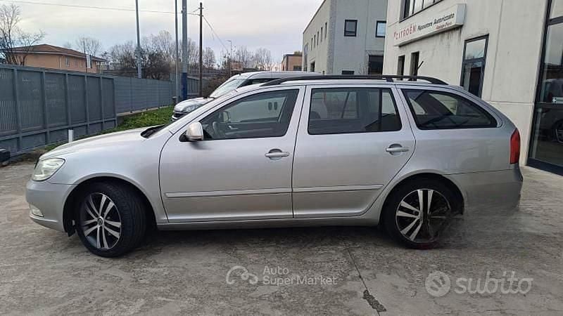 Usata Skoda Octavia Comfort 105 CV (77 kW) 2013 Nero Station wagon