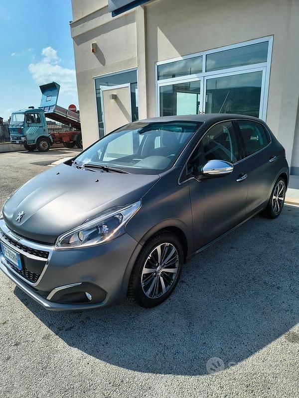 Usata Peugeot 208 Allure 74 CV (54 kW) 2016 Grigio Utilitaria