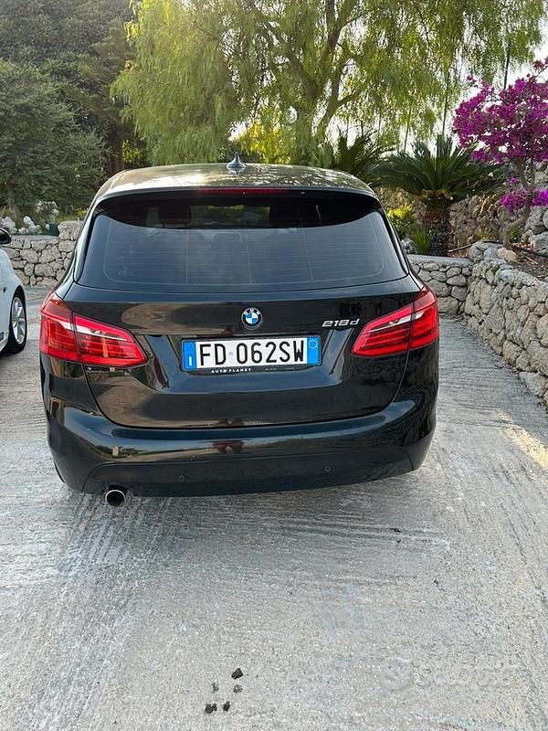 Usata BMW 218 Advantage 150 CV (110 kW) 2016 Nero Monovolume