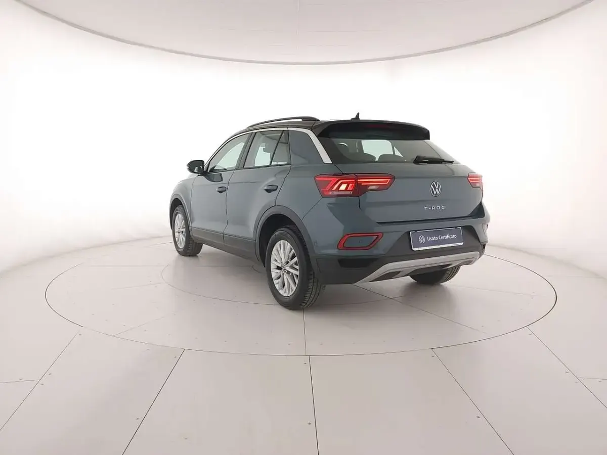 Usata VW T-Roc Life 150 CV (110 kW) 2025 Petroleum blue metallizzato nero SUV