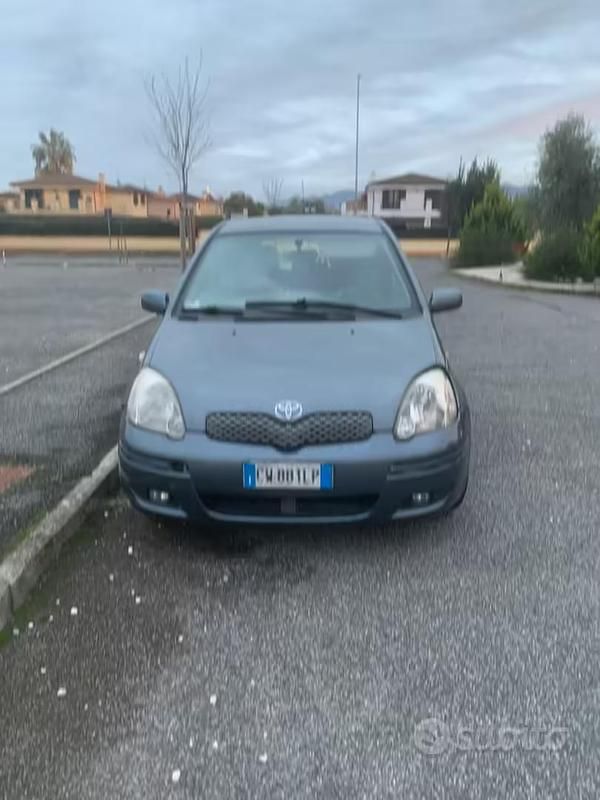 Usata Toyota Yaris 2005 Grigio Berlina