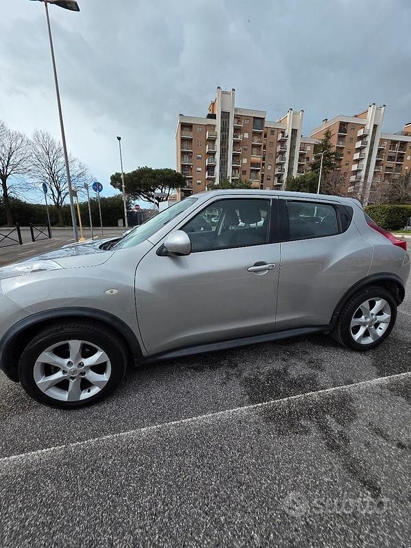 Usata Nissan Juke Acenta 115 CV (84 kW) 2011 Grigio SUV