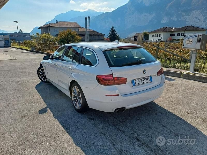 Usata BMW 520 Luxury Line 190 CV (139 kW) 2015 Bianco Station wagon