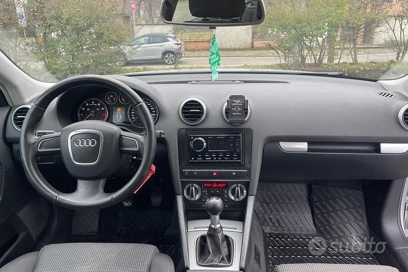 Usata Audi A3 Attraction 125 CV (91 kW) 2010 Grigio Berlina