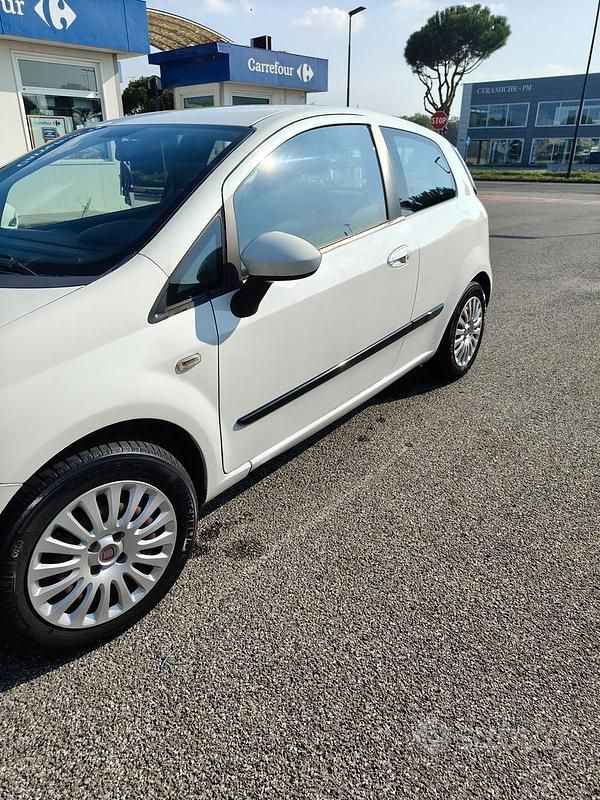 Usata Fiat Punto Evo 69 CV (50 kW) 2011 Bianco Utilitaria