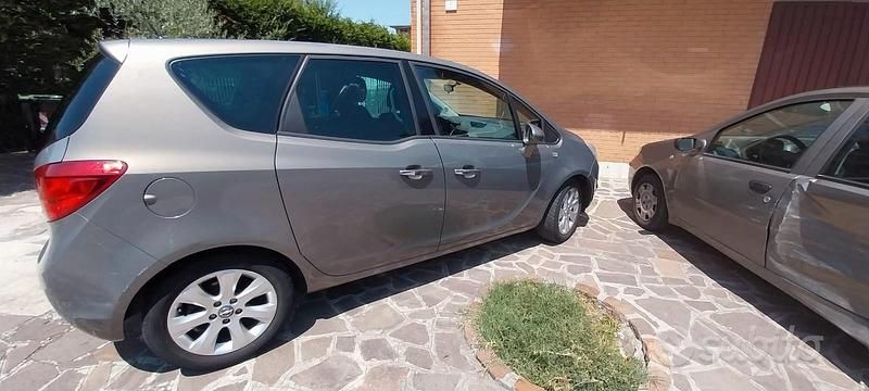 Usata Opel Meriva 75 CV (55 kW) 2011 Grigio Monovolume