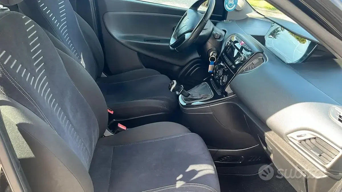 Usata Lancia Ypsilon 69 CV (50 kW) 2013 Nero Utilitaria