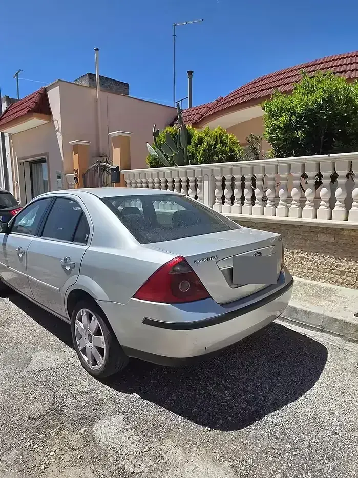 Usata Ford Mondeo 131 CV (96 kW) 2004 Grigio Berlina