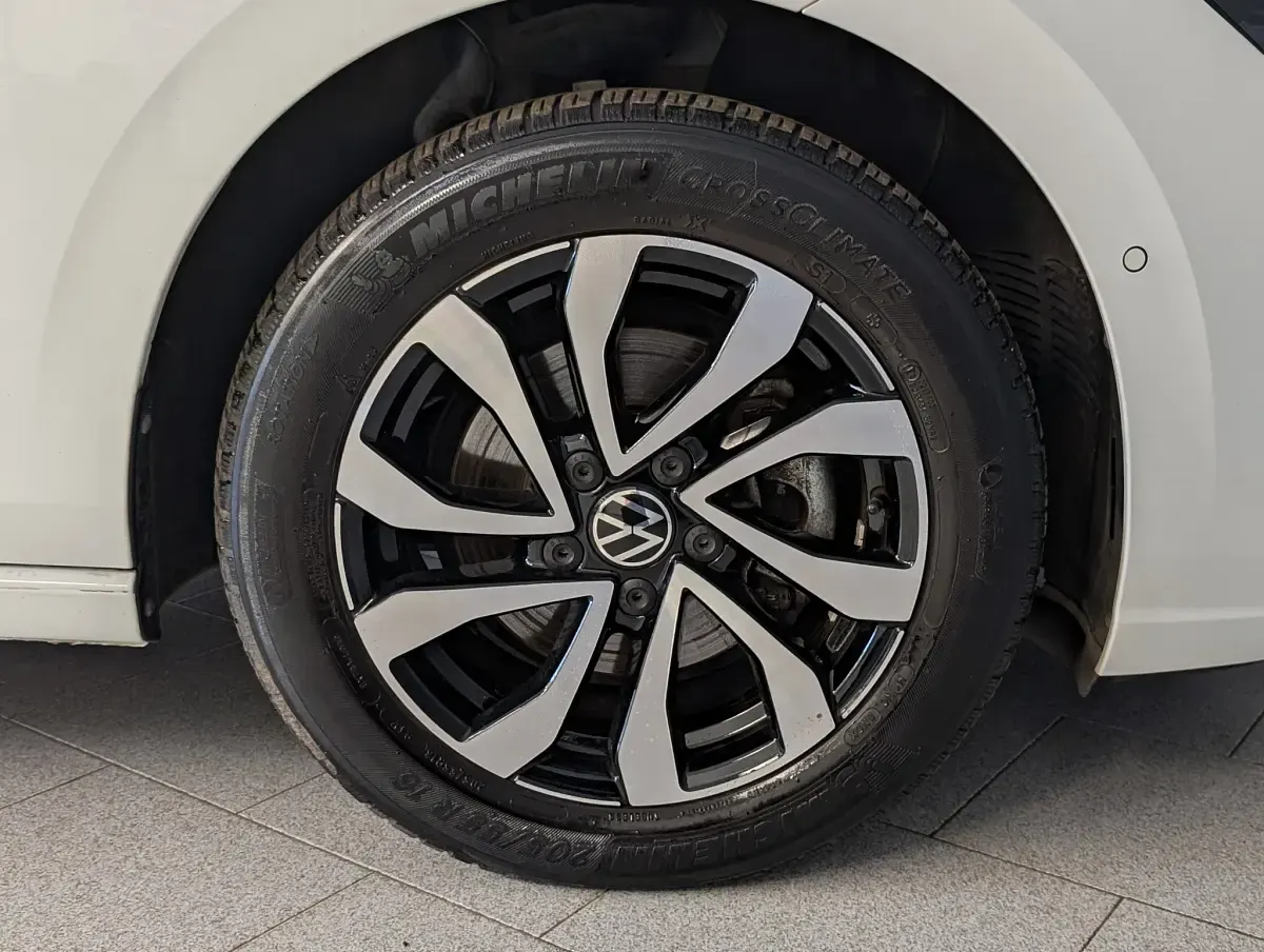 Usata VW Golf VIII Life 150 CV (110 kW) 2023 Bianco Berlina