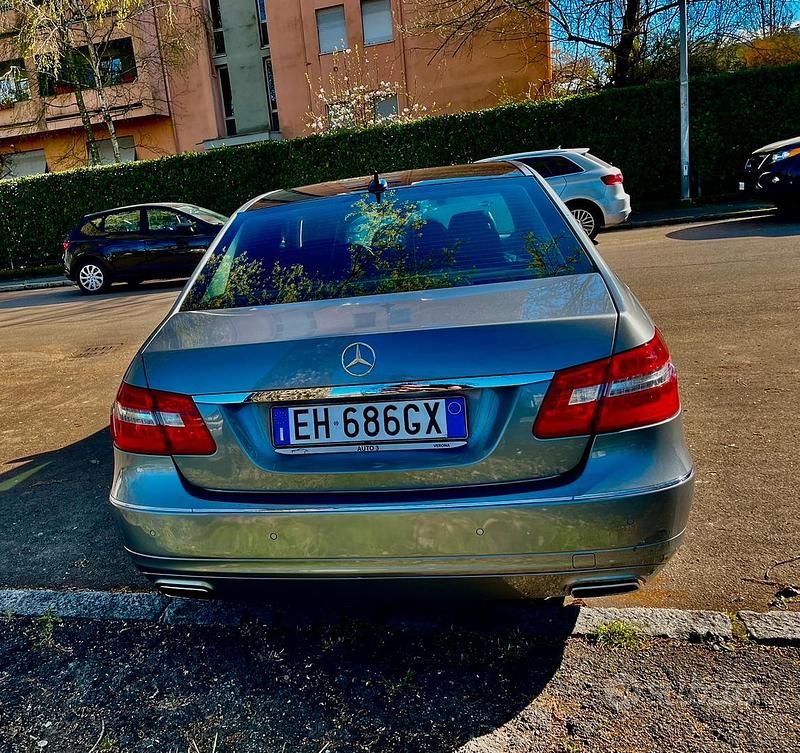 Usata Mercedes E350 306 CV (225 kW) 2011 Grigio Berlina