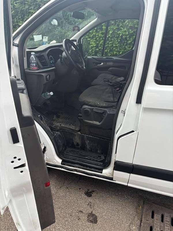 Usata Ford Tourneo Custom Trend 131 CV (96 kW) 2023 Bianco Furgone