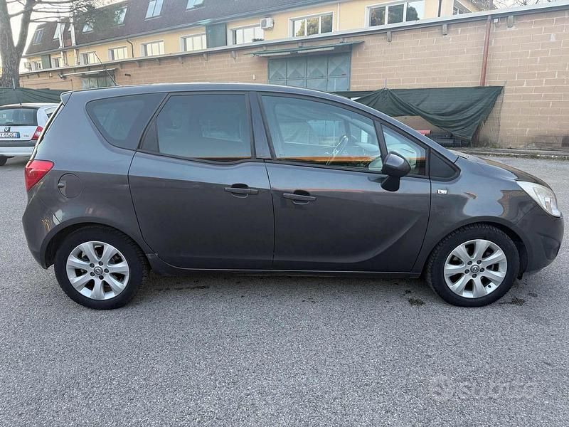 Usata Opel Meriva 120 CV (88 kW) 2012 Grigio Monovolume