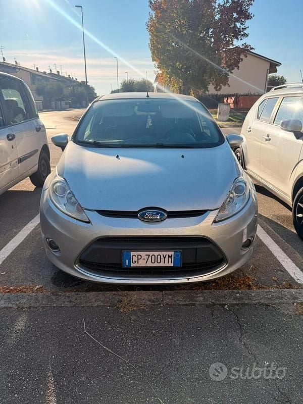 Usata Ford Fiesta 68 CV (50 kW) 2023 Grigio Berlina