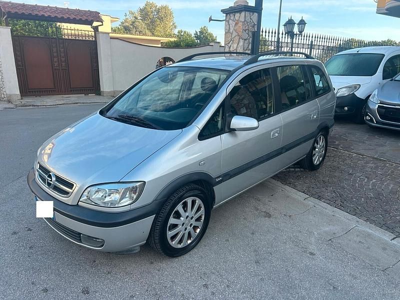 Usata Opel Zafira 100 CV (73 kW) 2004 Argento Monovolume