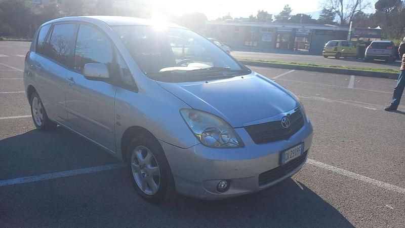 Usata Toyota Corolla Verso 109 CV (80 kW) 2003 Monovolume