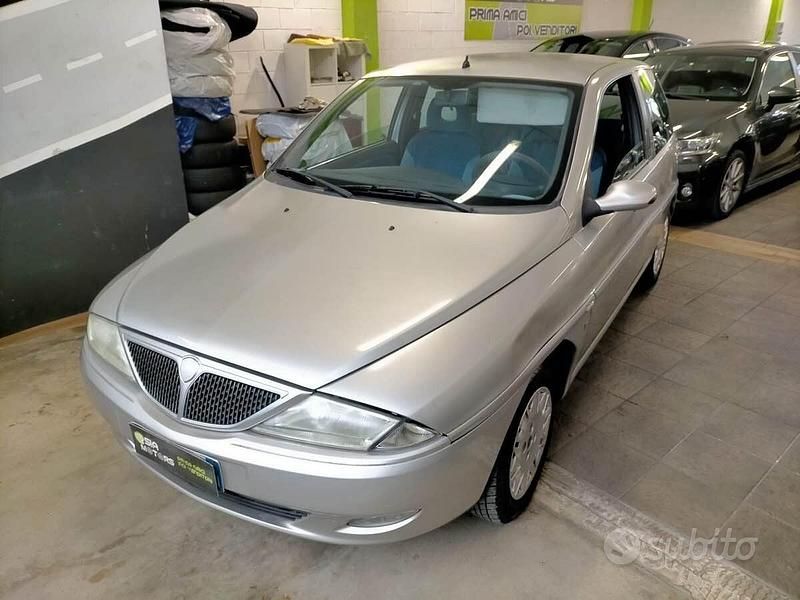 Usata Lancia Ypsilon 80 CV (58 kW) 2003 Grigio Utilitaria