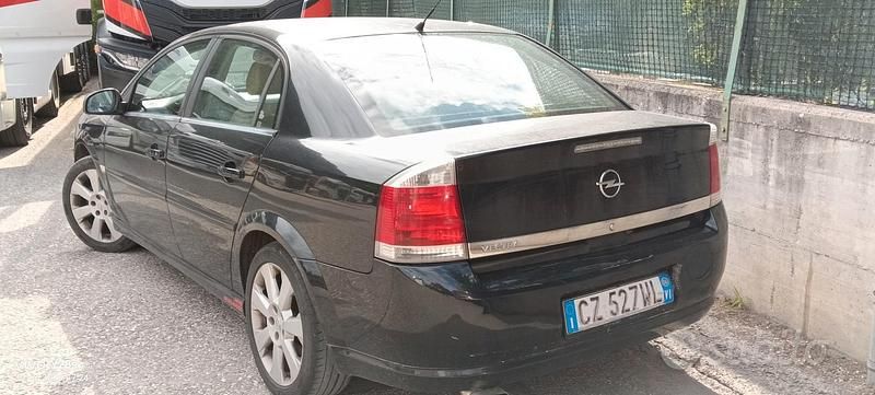 Usata Opel Vectra 116 CV (85 kW) 2005 Nero Berlina