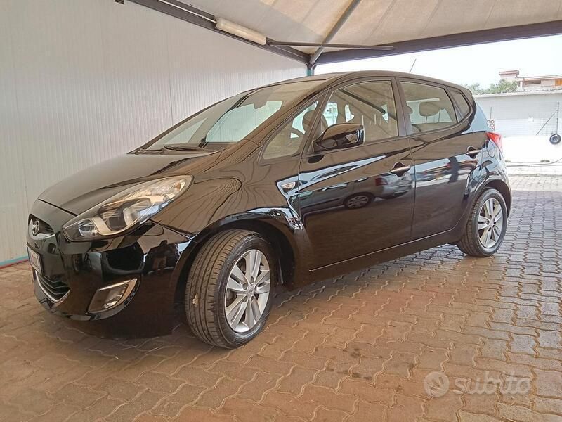 Usata Hyundai ix20 Comfort 77 CV (56 kW) 2012 Nero Utilitaria