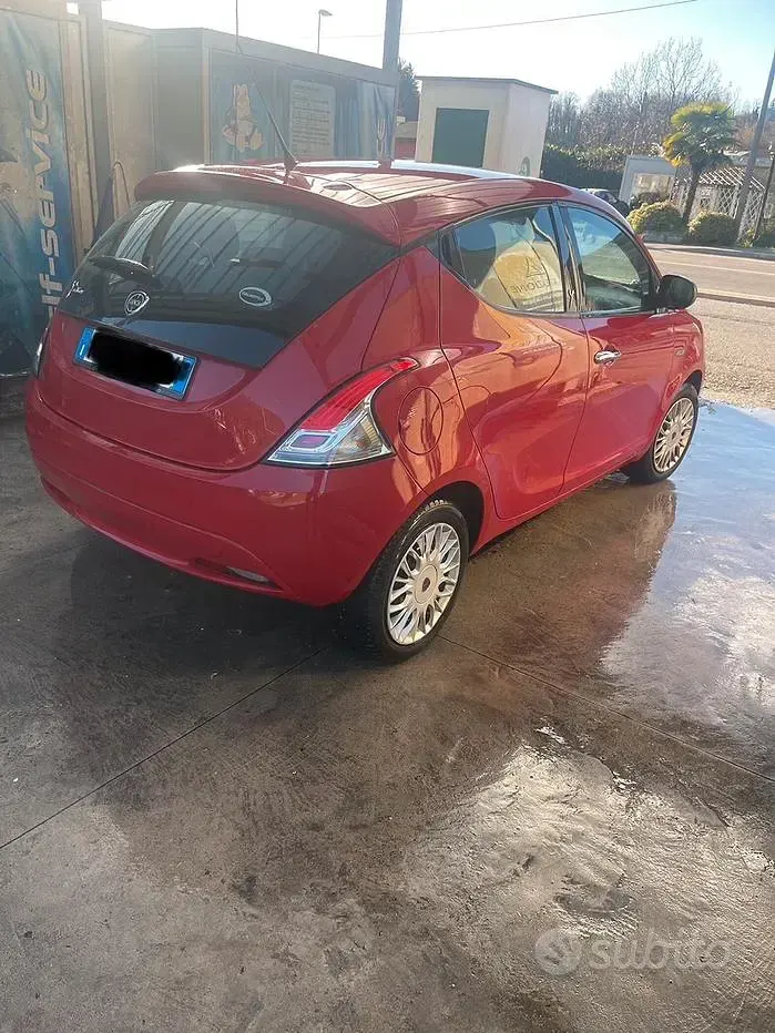 Usata Lancia Ypsilon 69 CV (50 kW) 2017 Rosso Utilitaria