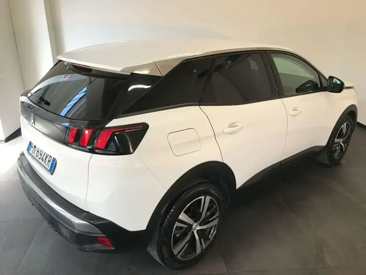 Usata Peugeot 3008 Active 120 CV (88 kW) 2018 Bianco SUV