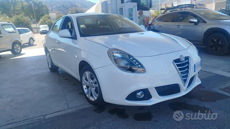 Usata Alfa Romeo Giulietta Business 120 CV (88 kW) 2016 Bianco Utilitaria