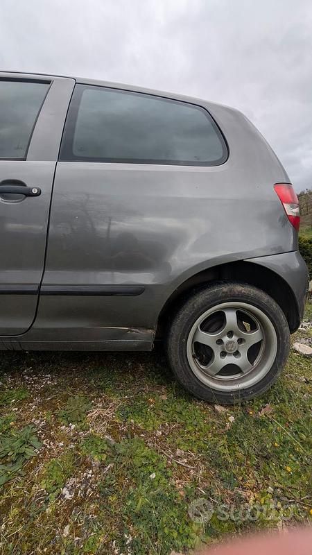 Usata VW Fox 69 CV (50 kW) 2005 Grigio Utilitaria