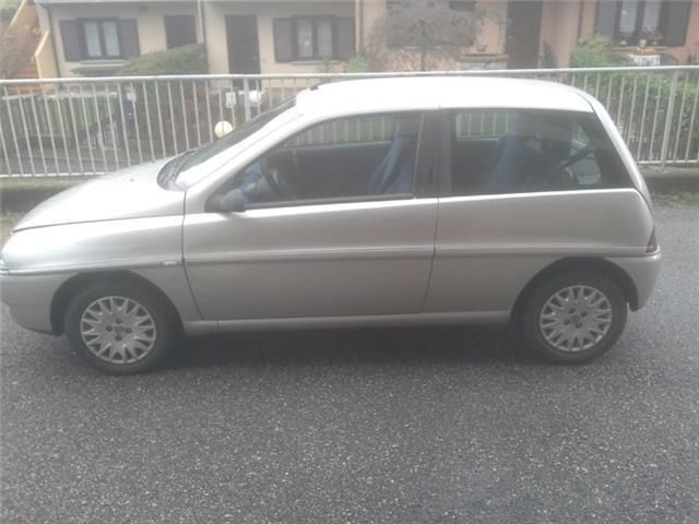 Lancia ypsilon 2002