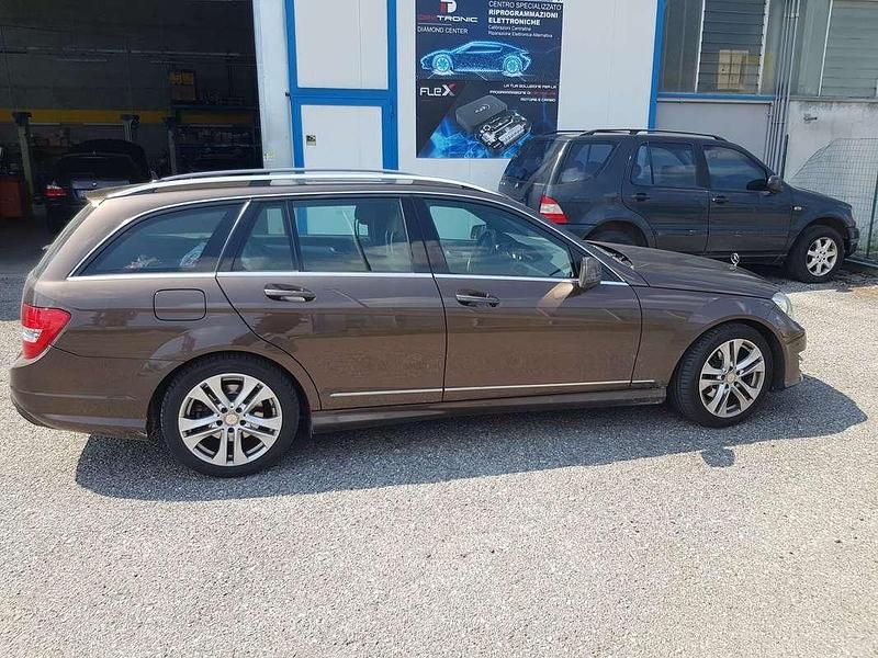 Usata Mercedes C220 170 CV (125 kW) 2014 Marrone Station wagon