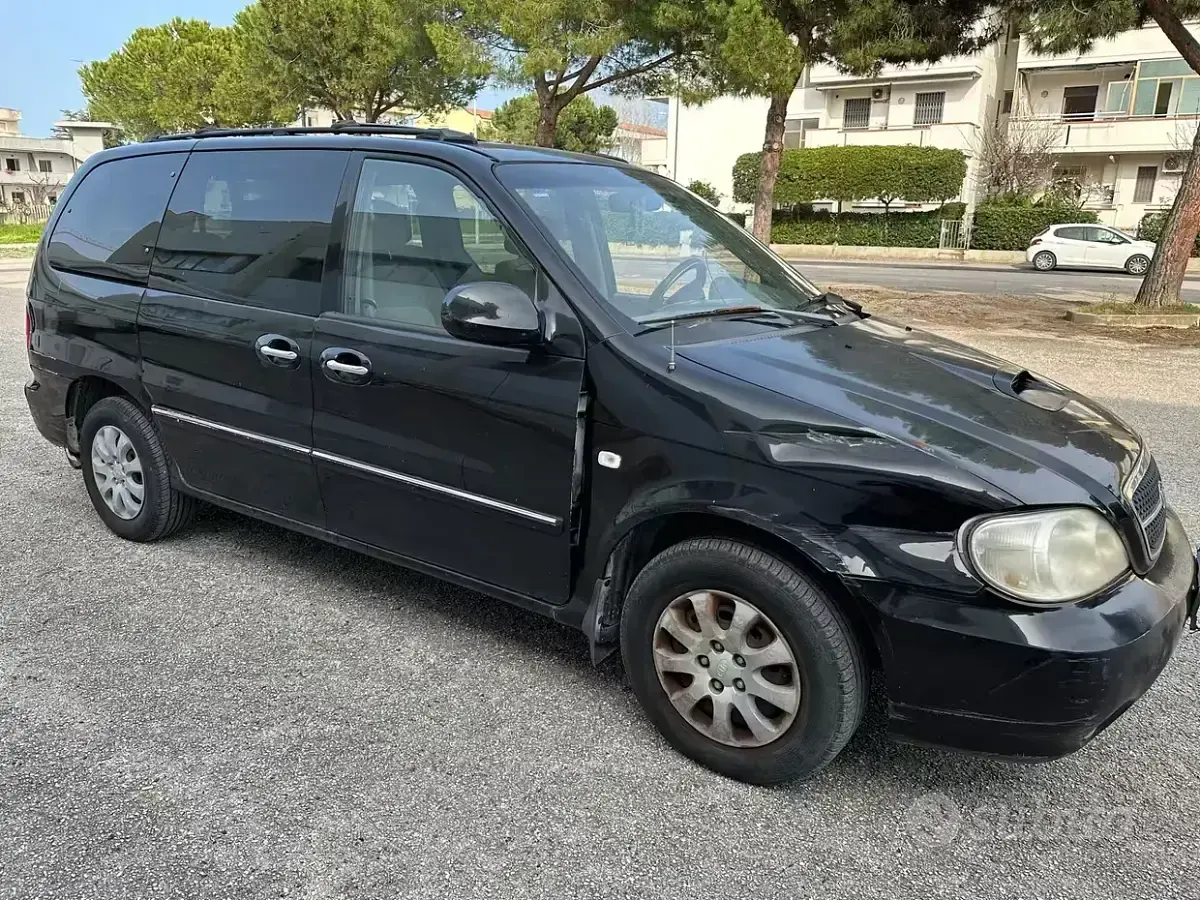 Usata Kia Carnival 145 CV (106 kW) 2005 Nero Monovolume